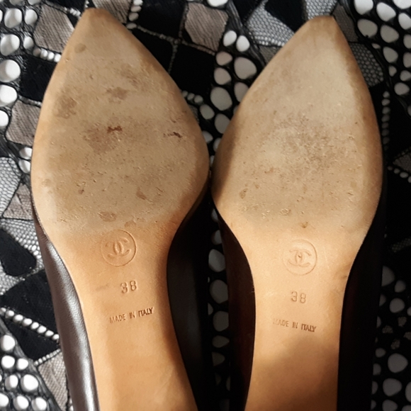 Chanel Brown & Black Leather Pumps - Picture 4 of 8